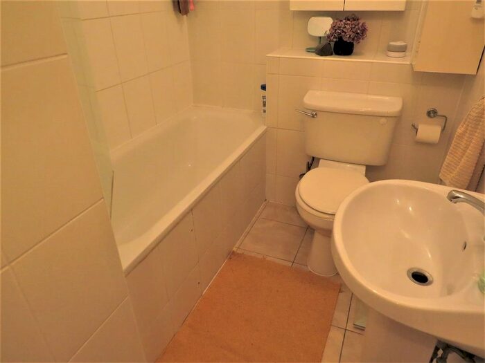 2 Bedroom Flat To Rent In Adys Road, Peckham, SE15