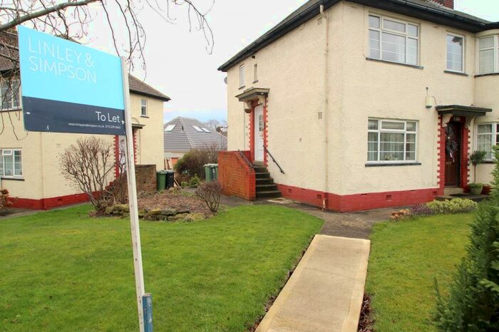 2 Bedroom Flat To Rent In Redesdale Gardens, Leeds, West Yorkshire, Uk, LS16