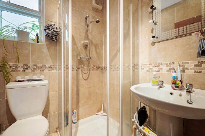 1 Bedroom Apartment For Sale In Camden Road, London, N7