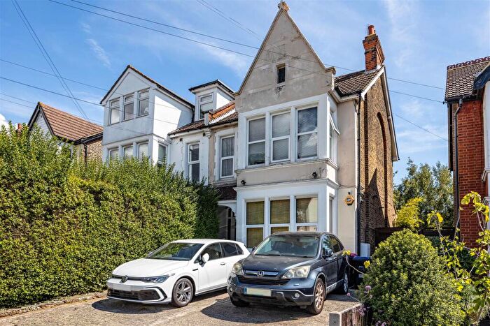 3 Bedroom Apartment For Sale In Meteor Road, Westcliff On Sea, SS0