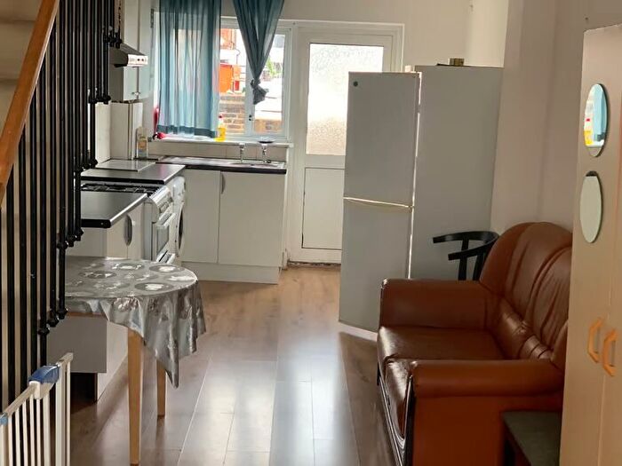 2 Bedroom Maisonette To Rent In Ilford, IG3