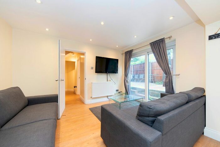 4 Bedroom Property To Rent In Worcester Road, SW19