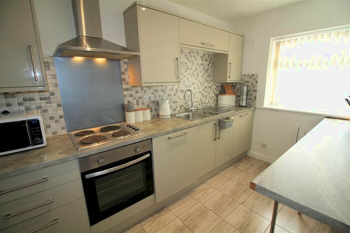 2 Bedroom Flat To Rent In Fylingdale Way, Wollaton, Nottingham, NG8