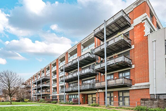 1 Bedroom Flat For Sale In Multi Way, Acton, London, W3