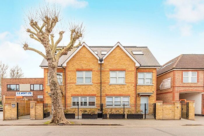 2 Bedroom Flat To Rent In Burlington Road, New Malden, KT3