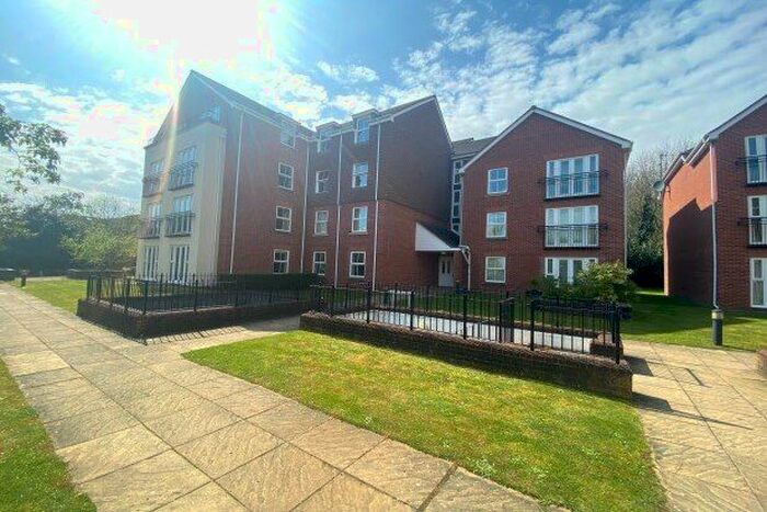 2 Bedroom Flat To Rent In Birch Meadow Close, Warwick, CV34