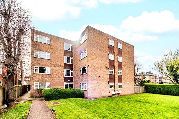 2 Bedroom Flat For Sale In Kingsley Court, London, N22