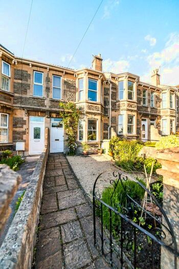 5 Bedroom House To Rent In Oldfield Road, BA2