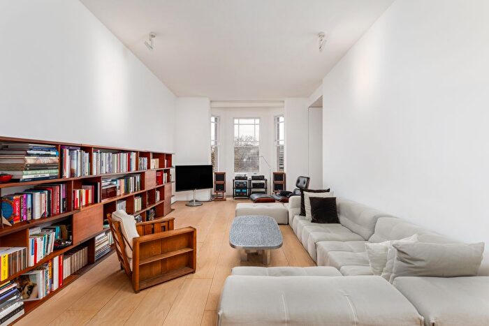 4 Bedroom Flat For Sale In Cheyne Walk, London, SW3