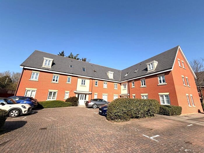 1 Bedroom Flat For Sale In Priory Chase, Rayleigh, SS6