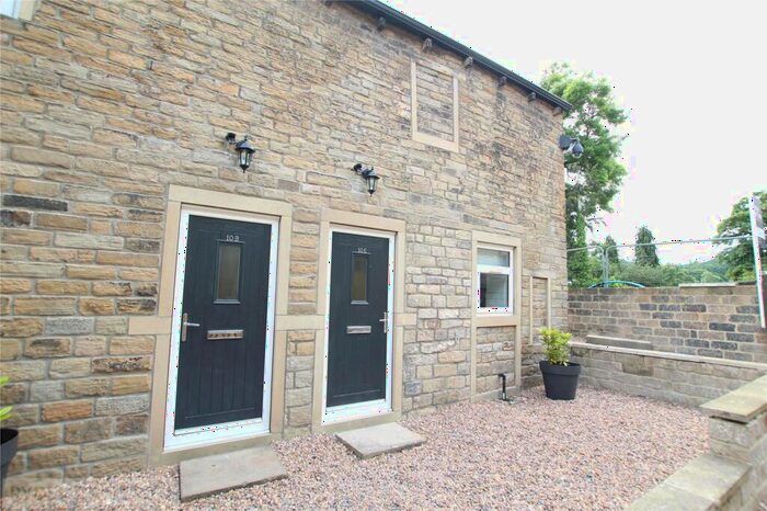 1 Bedroom Maisonette To Rent In Maple Street, Huddersfield, West Yorkshire, HD5