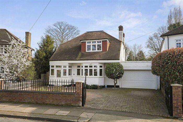 5 Bedroom Detached House For Sale In Manor Gardens, Hampton, TW12