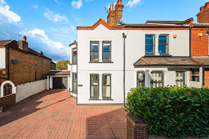 5 Bedroom Semi-Detached House For Sale In Vicarage Road, Bexley Village, DA5