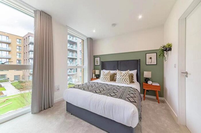 4 Bedroom Town House To Rent In Springpark Drive, Woodberry Down, London, N4