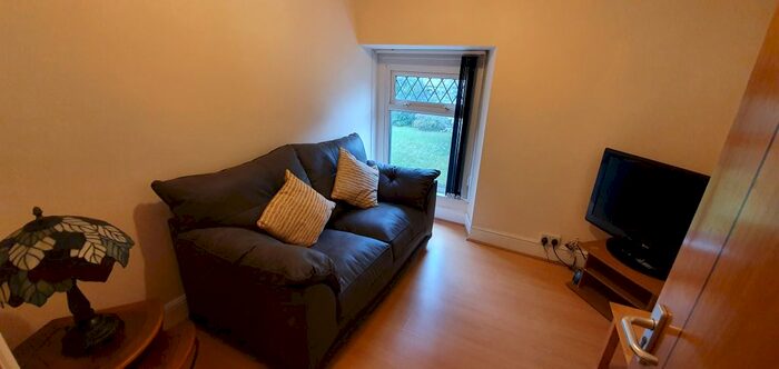 3 Bedroom Flat To Rent In Flat, Brynymor Crescent, Swansea, SA1