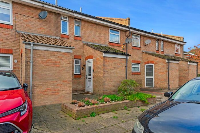 3 Bedroom Detached House To Rent In Dennis Reeve Close, Mitcham, CR4