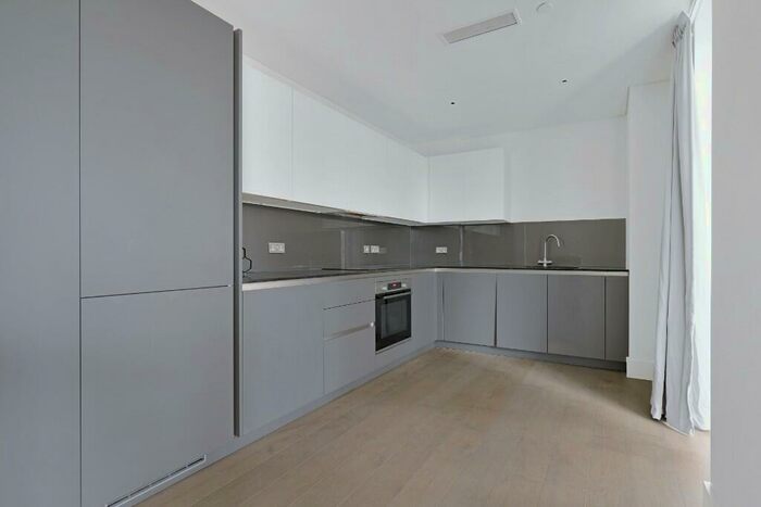 3 Bedroom Apartment To Rent In Gartons Way, London, SW11