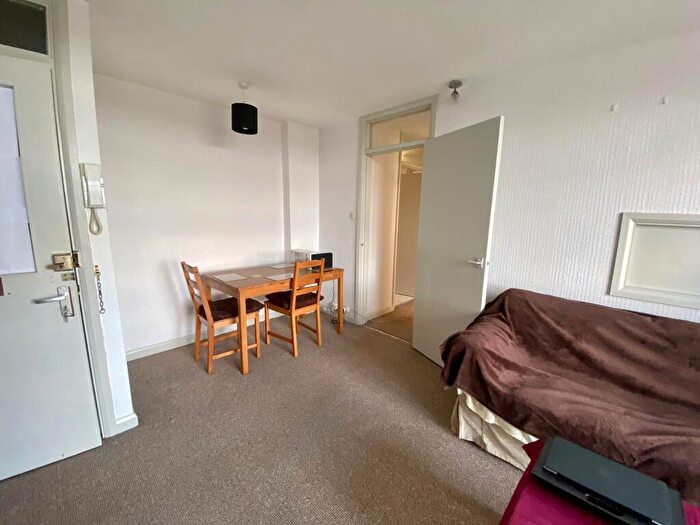 2 Bedroom Flat To Rent In Alexandra Road, Queens Lawns, RG1