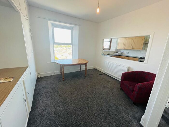 2 Bedroom Apartment To Rent In Pembroke Dock, SA72