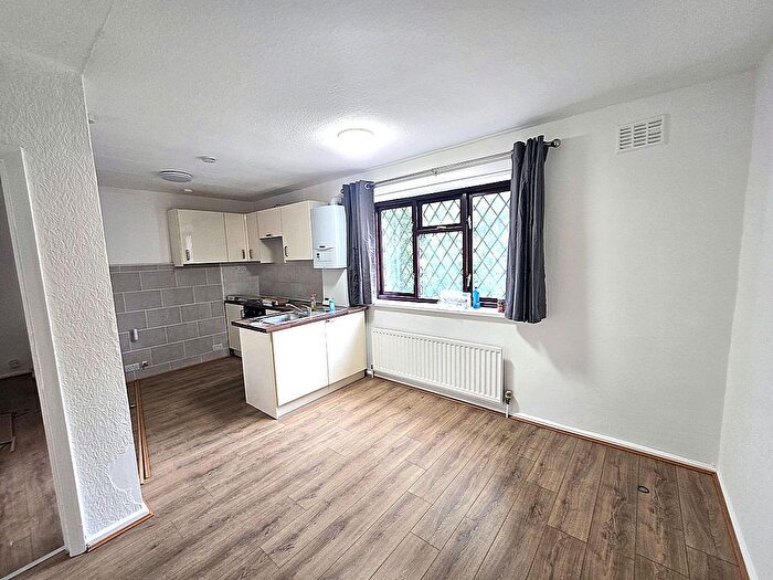 2 Bedroom Flat To Rent In Brookside Drive, Hinckley, LE10
