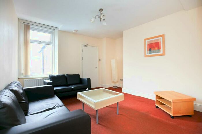 5 Bedroom Maisonette To Rent In (£pppw) Warwick Street, Heaton, NE6