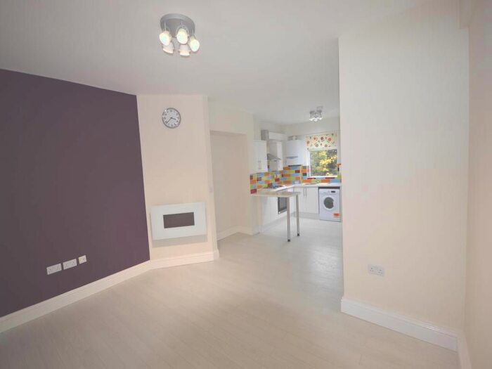 1 Bedroom Flat To Rent In Flat A, Bridgeway House, High Stre, Whitton, Twickenham, TW2