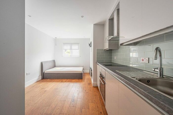 Studio To Rent In Oldfield Lane North, Greenford, UB6