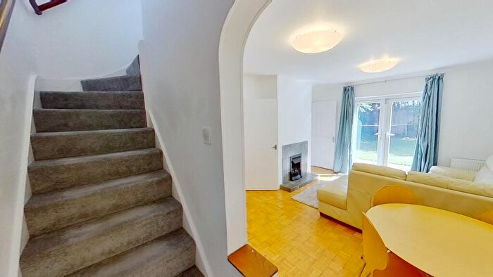 4 Bedroom Semi-Detached House To Rent In The Oval, Guildford, GU2