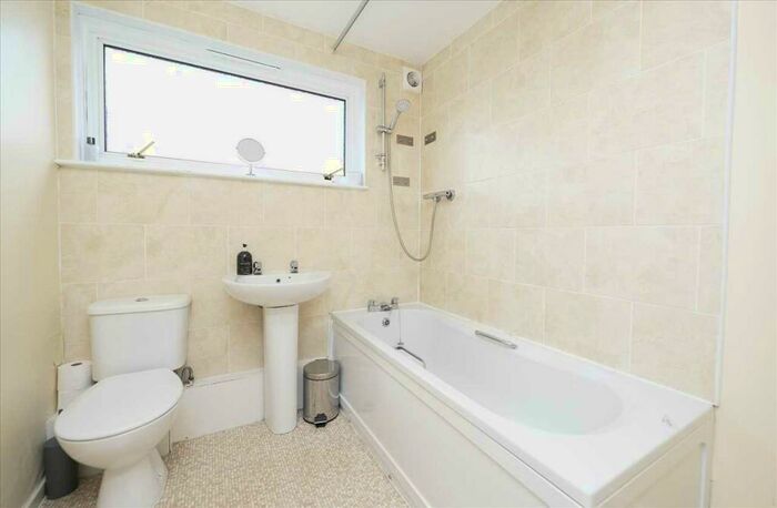 2 Bedroom Apartment To Rent In Turret Drive, FK2