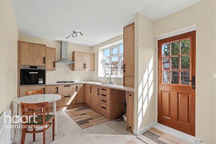 3 Bedroom Terraced House For Sale In Ravel Gardens, Aveley, RM15