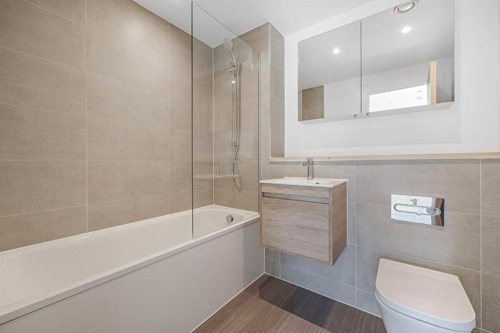 2 Bedroom Apartment To Rent In Flagstaff Road, Reading, RG2