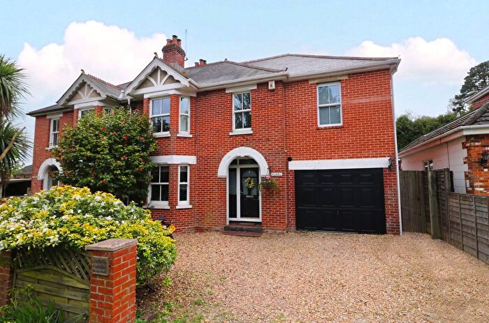 4 Bedroom Semi Detached House For Sale In Bridge Road, Bursledon, SO31