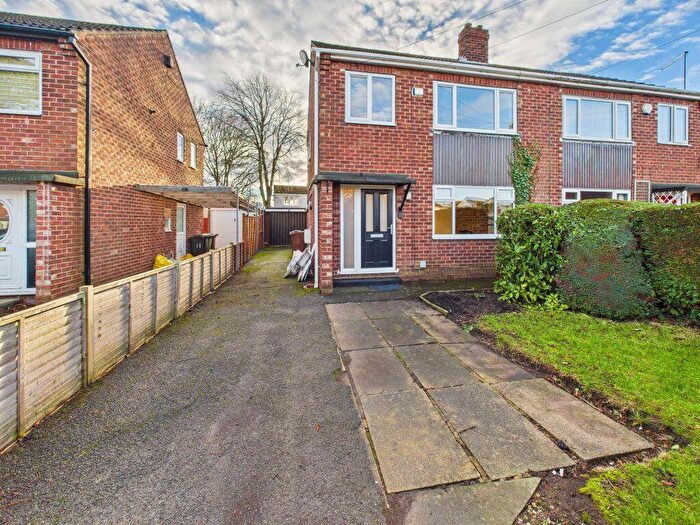 3 Bedroom Semi Detached House To Rent In Primrose Close, Halton, LS15