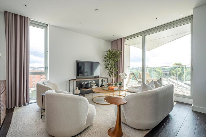 2 Bedroom Flat For Sale In Plaza Gardens, London, SW15