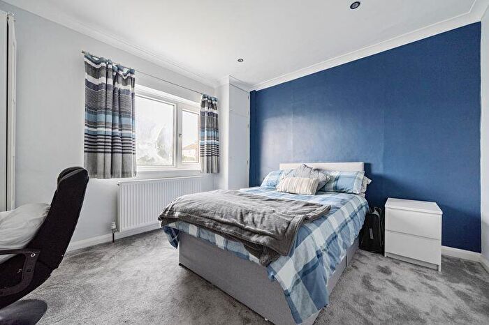 3 Bedroom Terraced House For Sale In Burlington Rise, Barnet, EN4