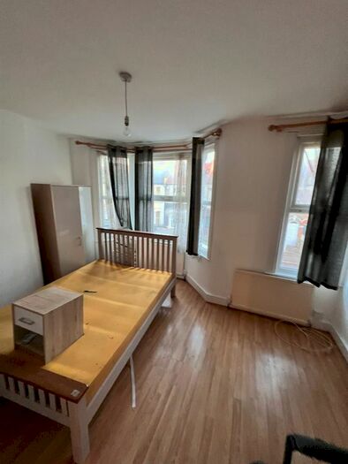 4 Bedroom Terraced House To Rent In Pembar Avenue, London, E17