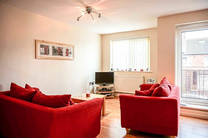 1 Bedroom Apartment To Rent In Headingley Ave, Leeds, LS6