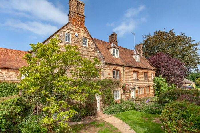 2 Bedroom Cottage To Rent In The Green, Culworth, OX17