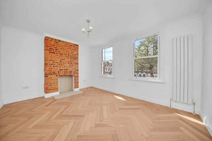 2 Bedroom Flat For Sale In Woodhouse Road, Leytonstone, E11