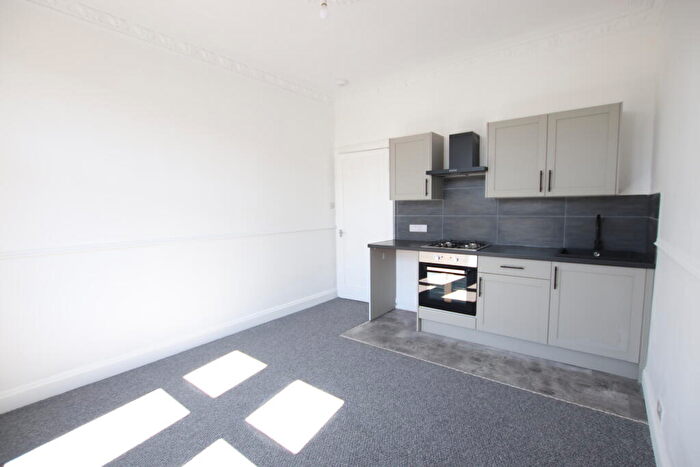 2 Bedroom Flat To Rent In High Street, Lochee, DD2