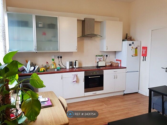 2 Bedroom Flat To Rent In Finchely Road, London, NW3