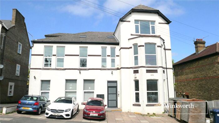 2 Bedroom Apartment To Rent In Park Road, High Barnet, EN5