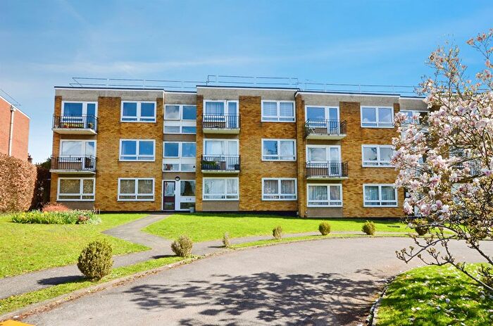 2 Bedroom Flat For Sale In Milton Road, Harpenden, AL5