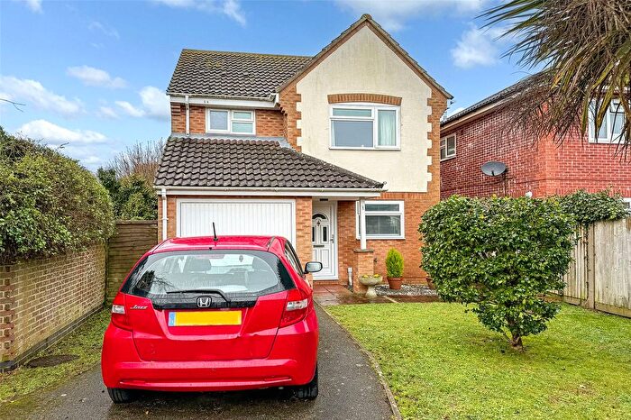 3 Bedroom Detached House For Sale In The Blatchen, Littlehampton, West Sussex, BN17