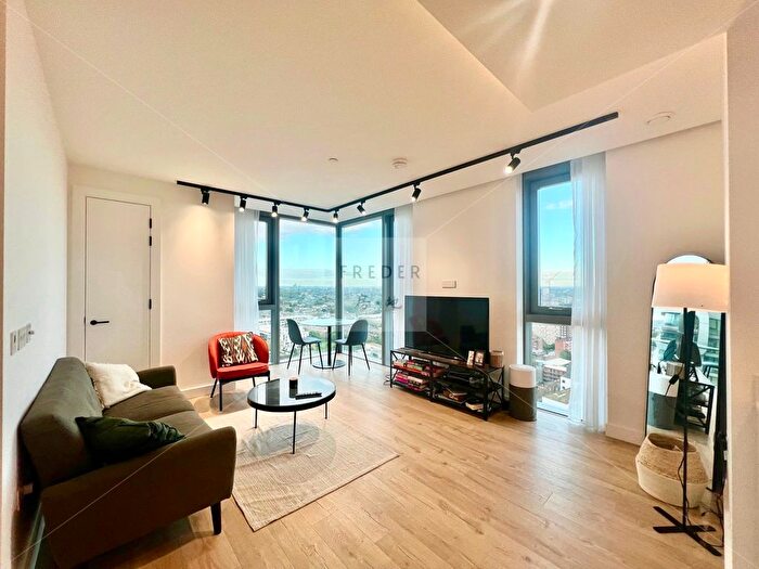 2 Bedroom Flat To Rent In Valencia Tower City Road, Angel Old St, EC1V