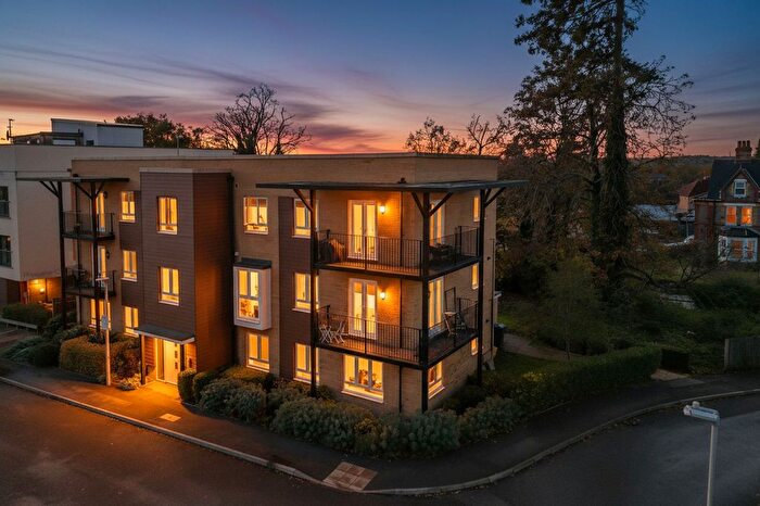 2 Bedroom Flat For Sale In Whitley Rise, Reading, RG2