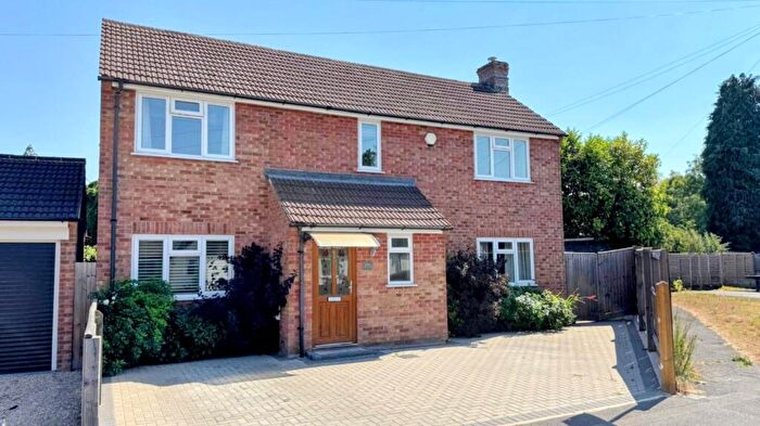 4 Bedroom Detached House For Sale In Almond Avenue, Newbury, RG14