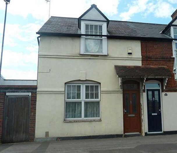 2 Bedroom Terraced House For Sale In Kingston Road, Leatherhead, Surrey, KT22
