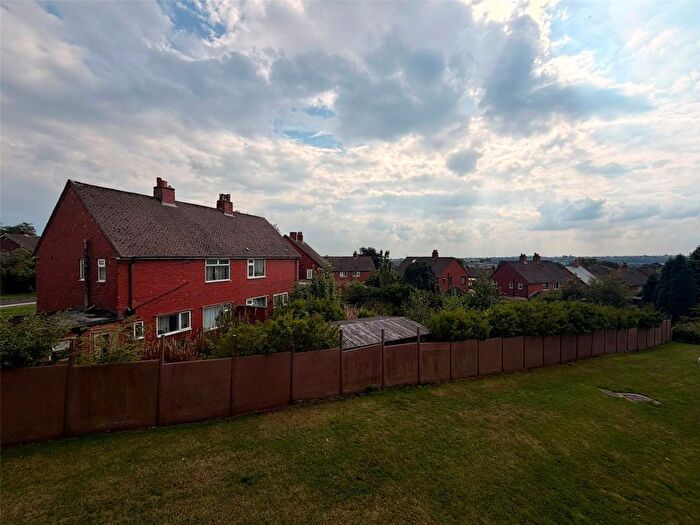 2 Bedroom Flat To Rent In Kemble Close, Horwich, Bolton, Greater Manchester, BL6