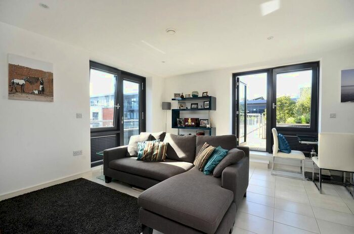 1 Bedroom Flat To Rent In Putney Hill, Putney, London, SW15